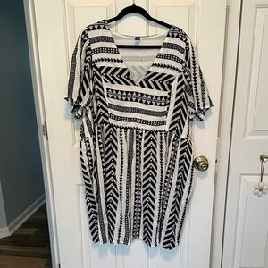 Old Navy Black and White Geometric Midi Dress